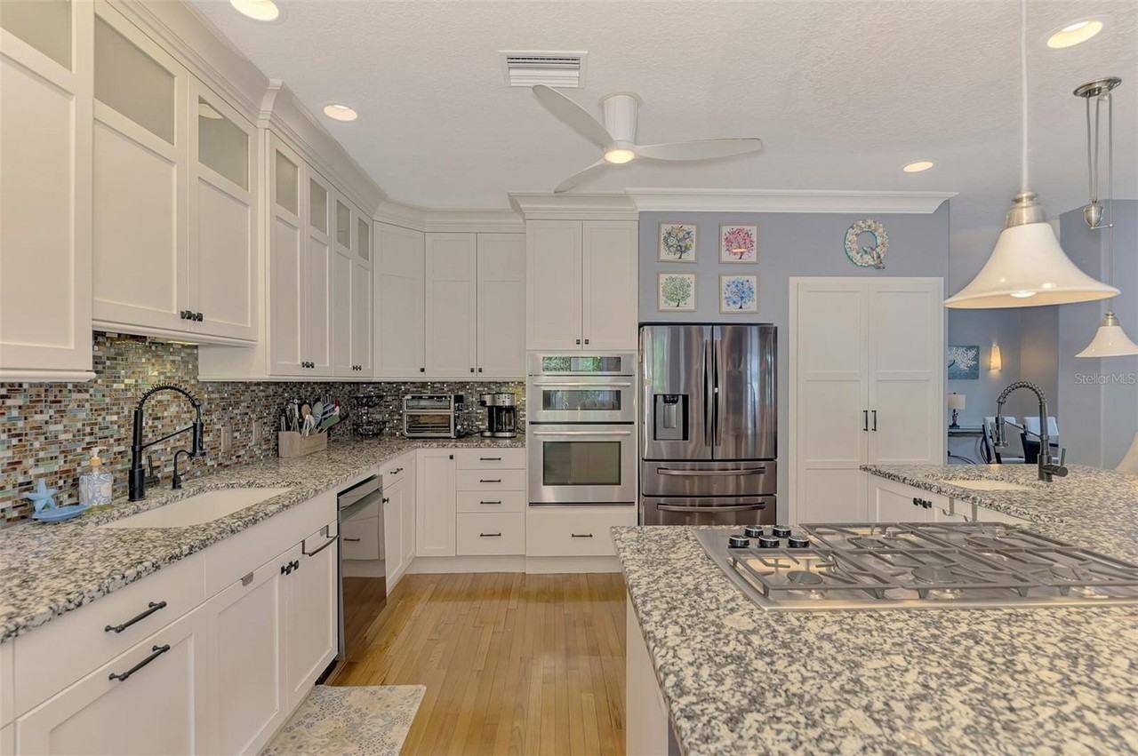 2175 Magnolia St - Photo 6 of 50