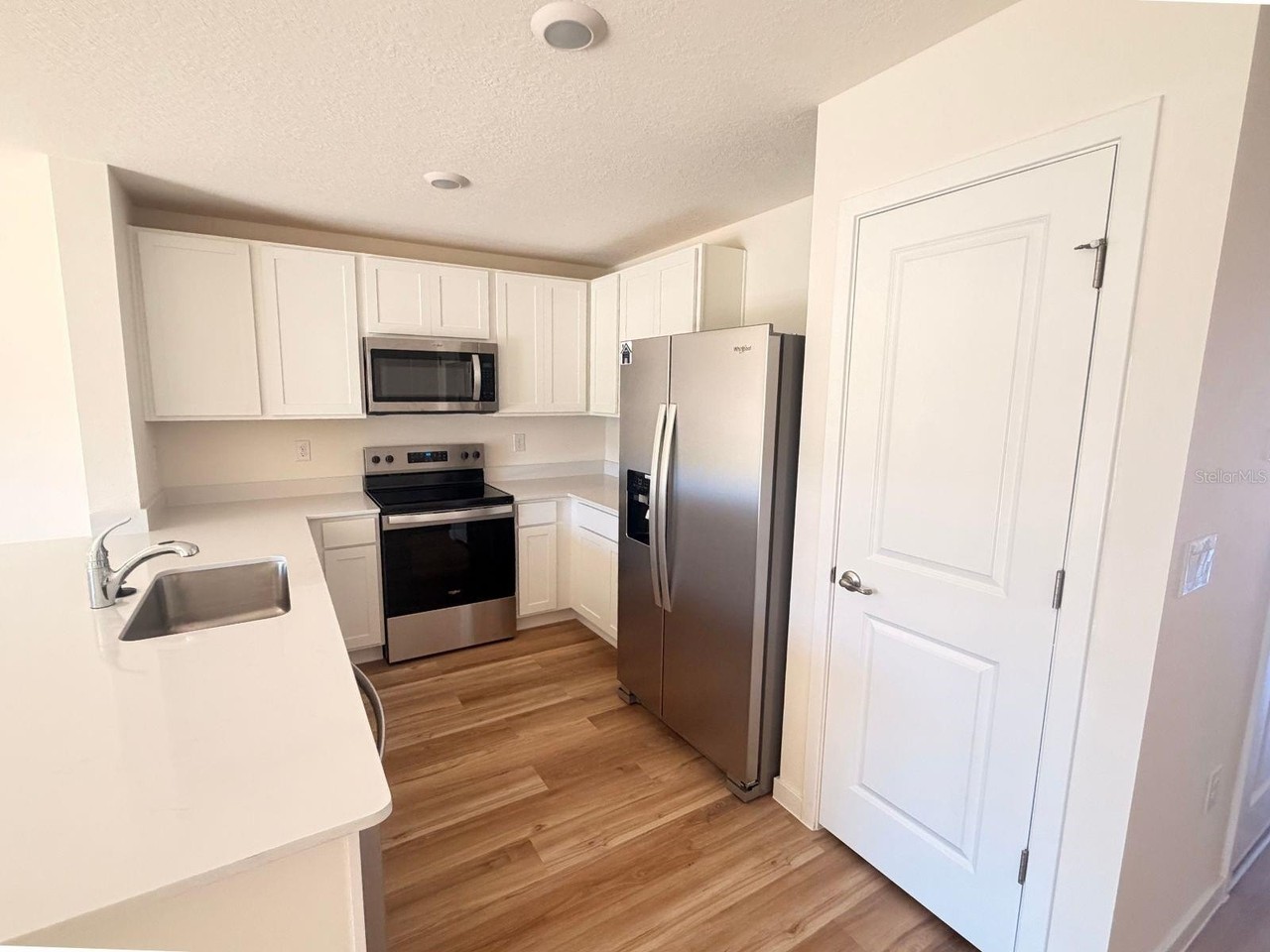 4814 Sw 69th St - Photo 4 of 32