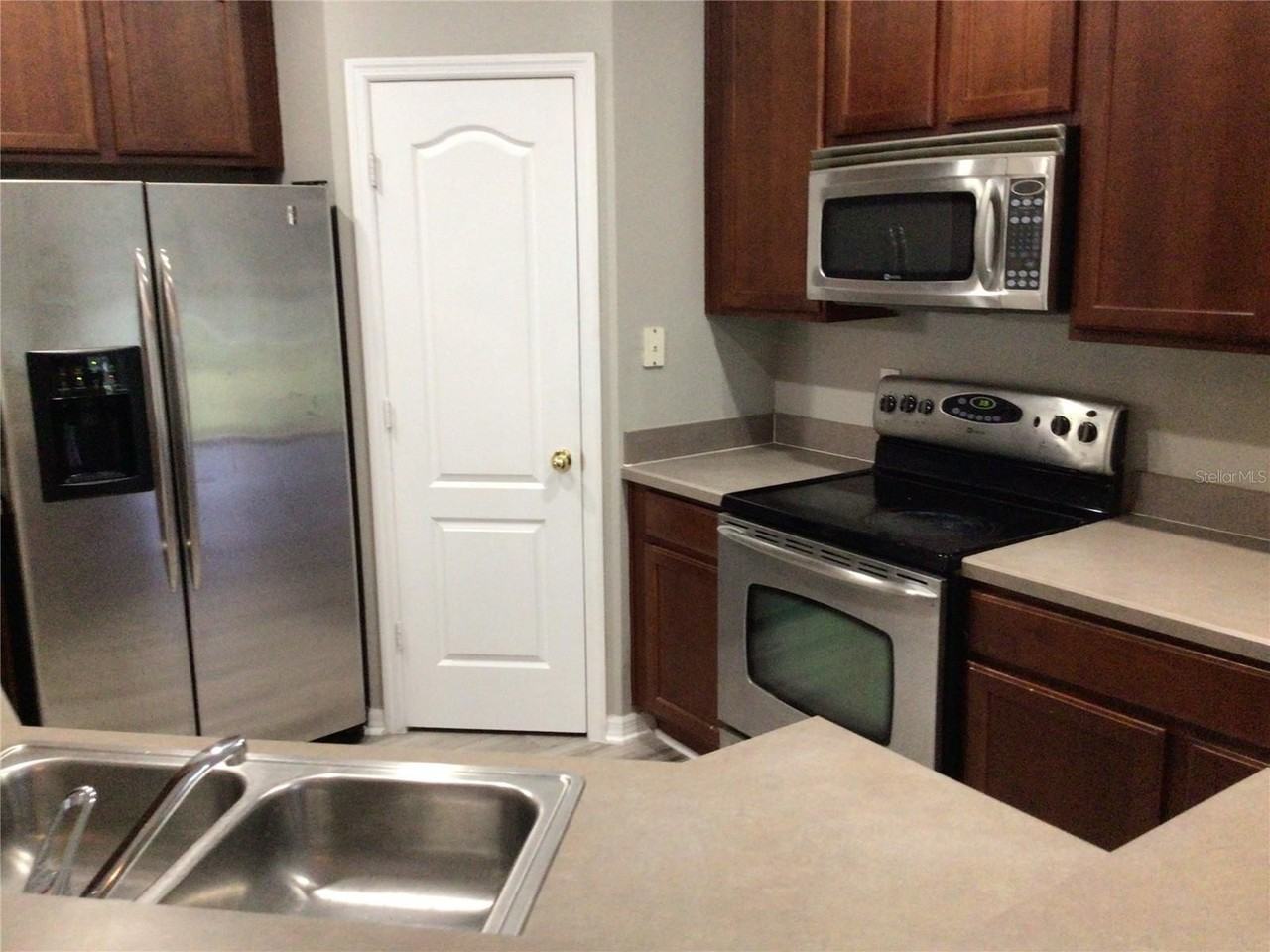 2031 Pine Oak Trl - Photo 6 of 24