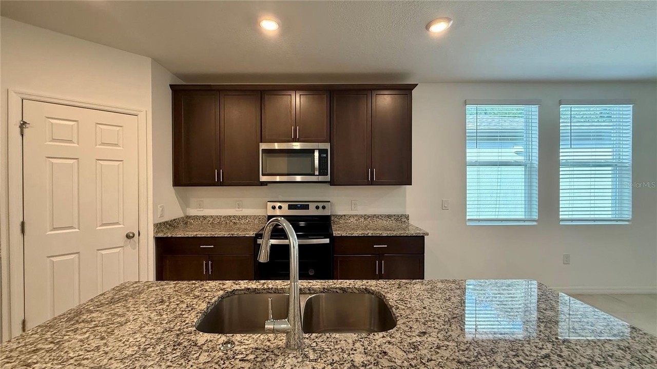 3094 Laurel Oak Ln - Photo 7 of 30