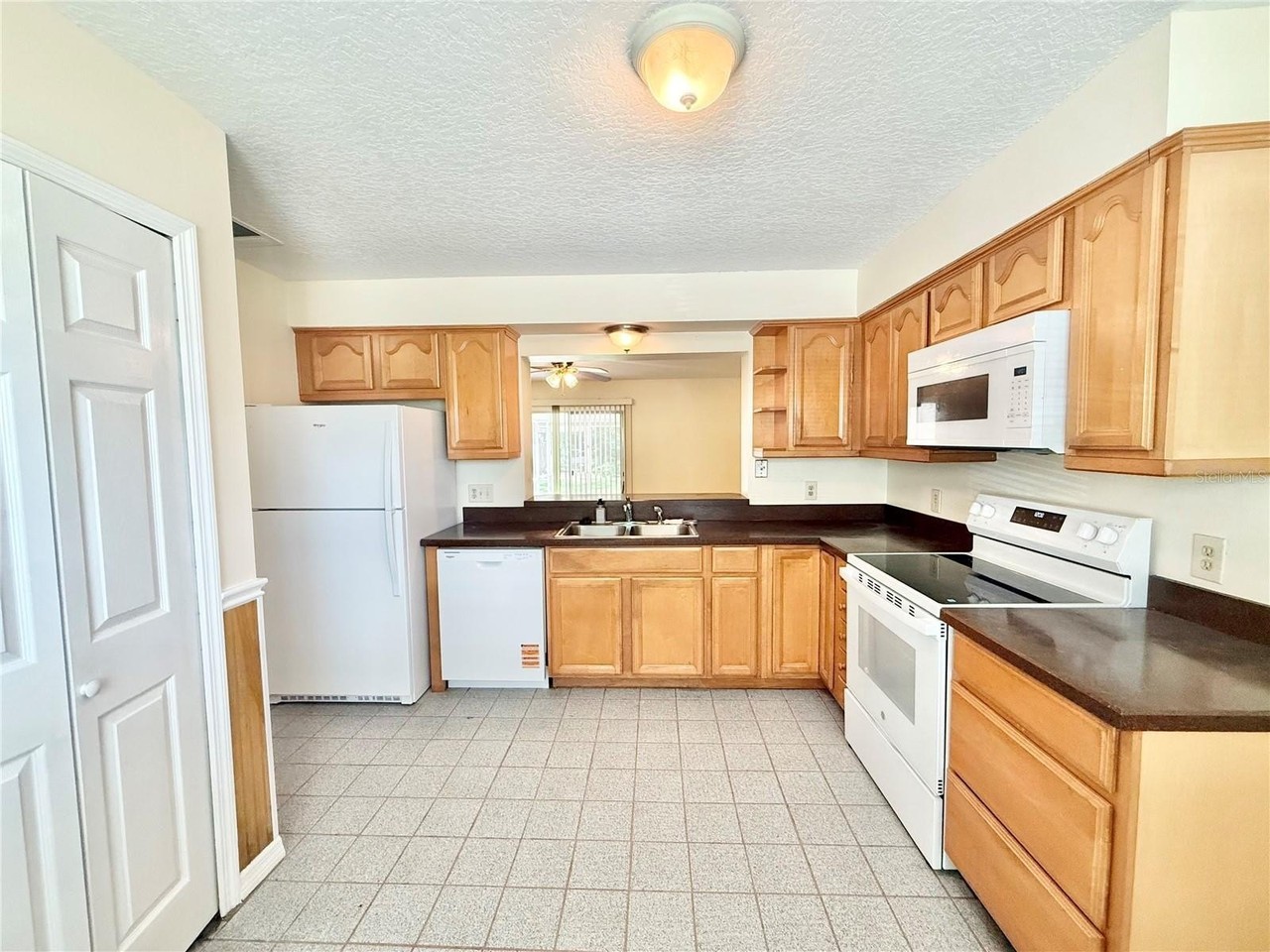304 Woodgreen Ln - Photo 3 of 21