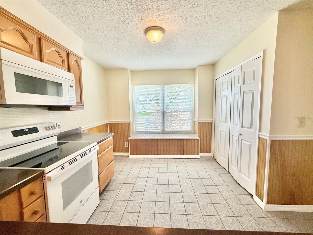 304 Woodgreen Ln - Photo 4 of 21
