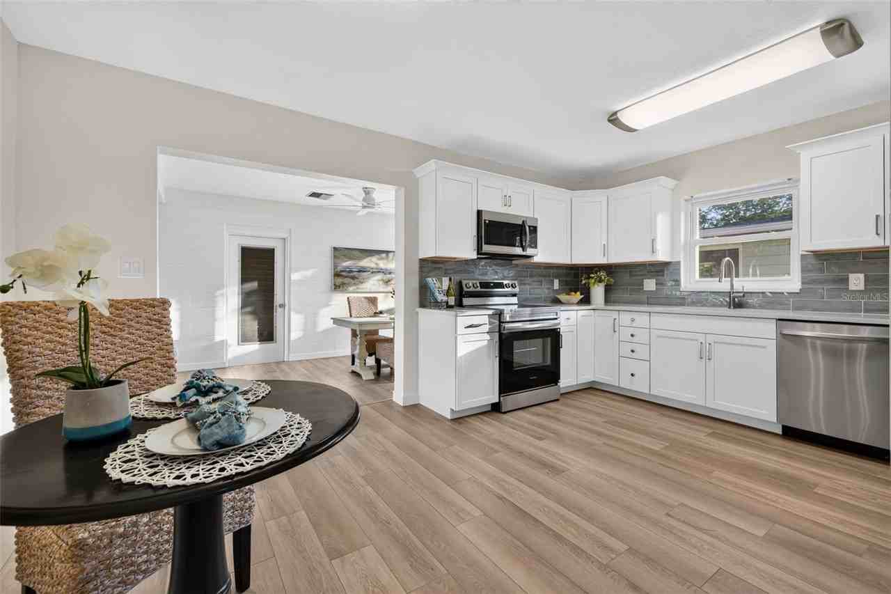 662 Villagrande Ave S - Photo 5 of 22
