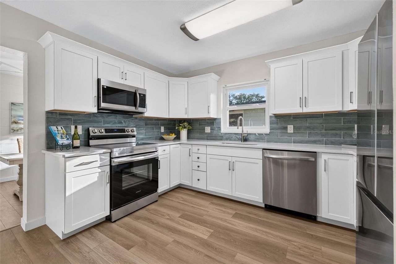 662 Villagrande Ave S - Photo 6 of 22