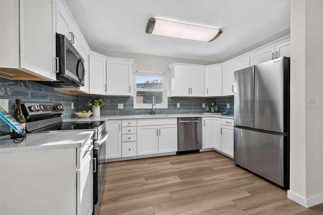 662 Villagrande Ave S - Photo 7 of 22