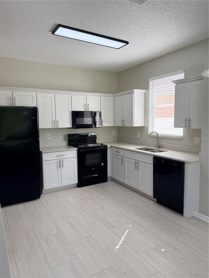 10312 Goldenbrook Way - Photo 4 of 34