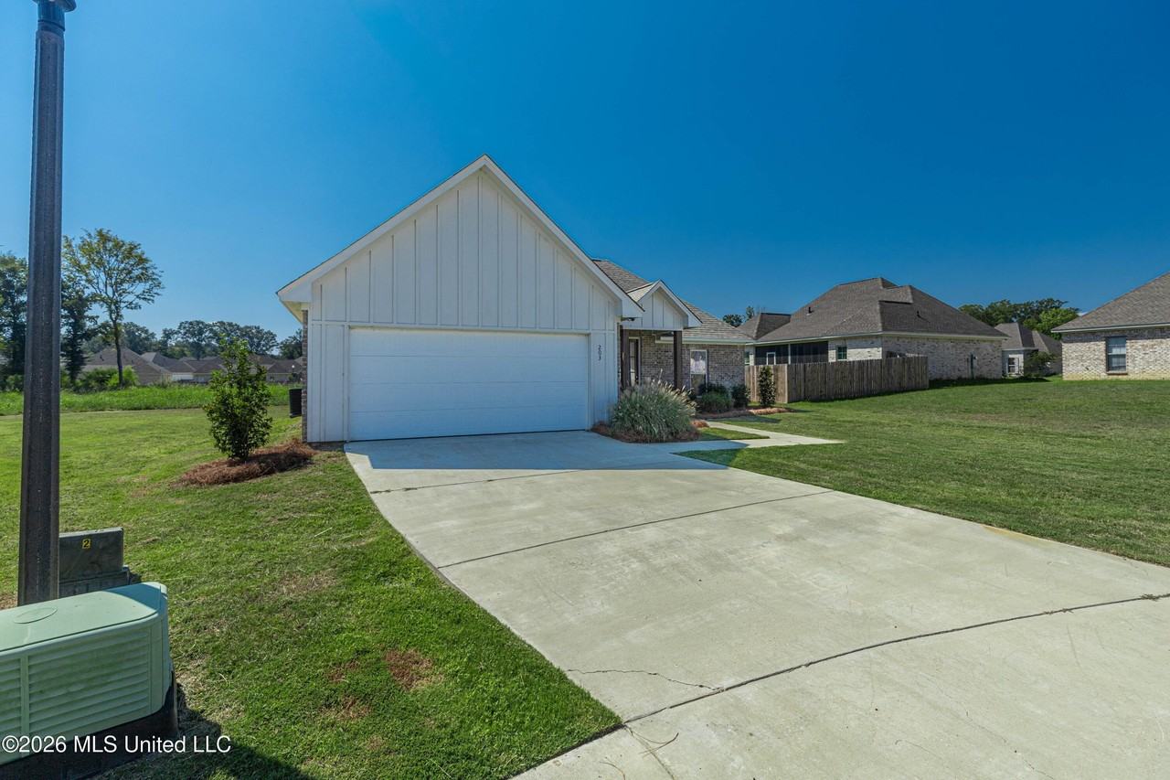 203 Silver Maple Pl - Photo 4 of 47