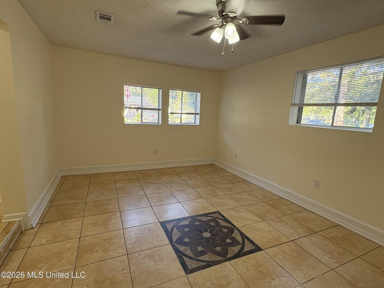2619 Ridgeway Dr - Photo 2 of 17