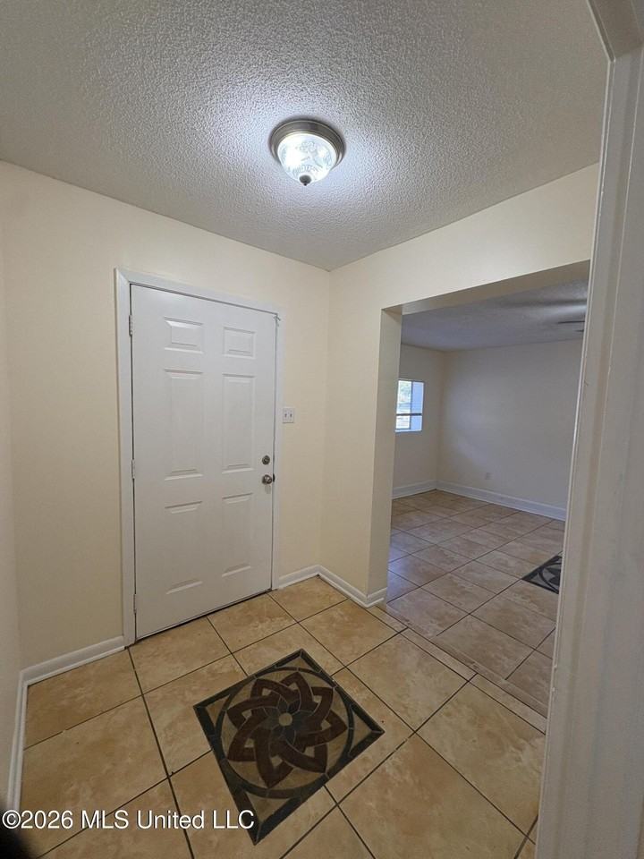 2619 Ridgeway Dr - Photo 3 of 17