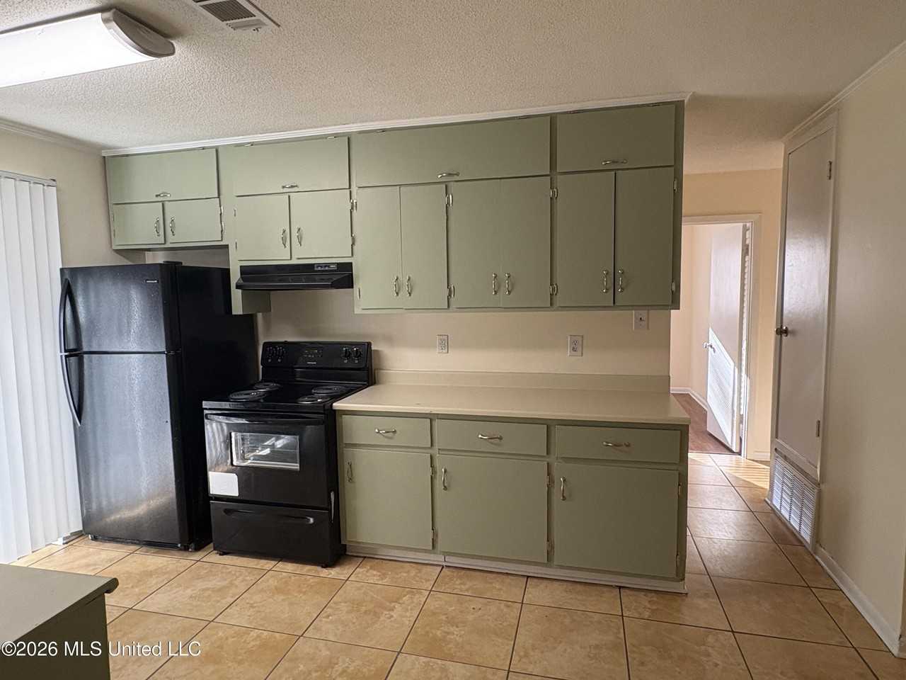2619 Ridgeway Dr - Photo 4 of 17