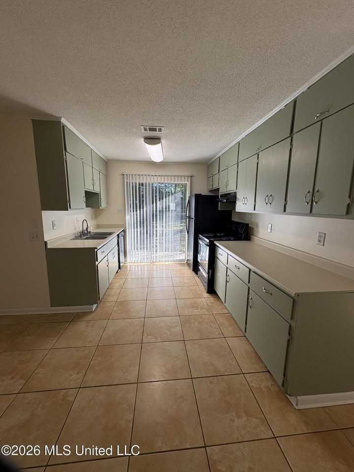 2619 Ridgeway Dr - Photo 5 of 17