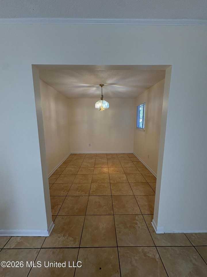 2619 Ridgeway Dr - Photo 6 of 17