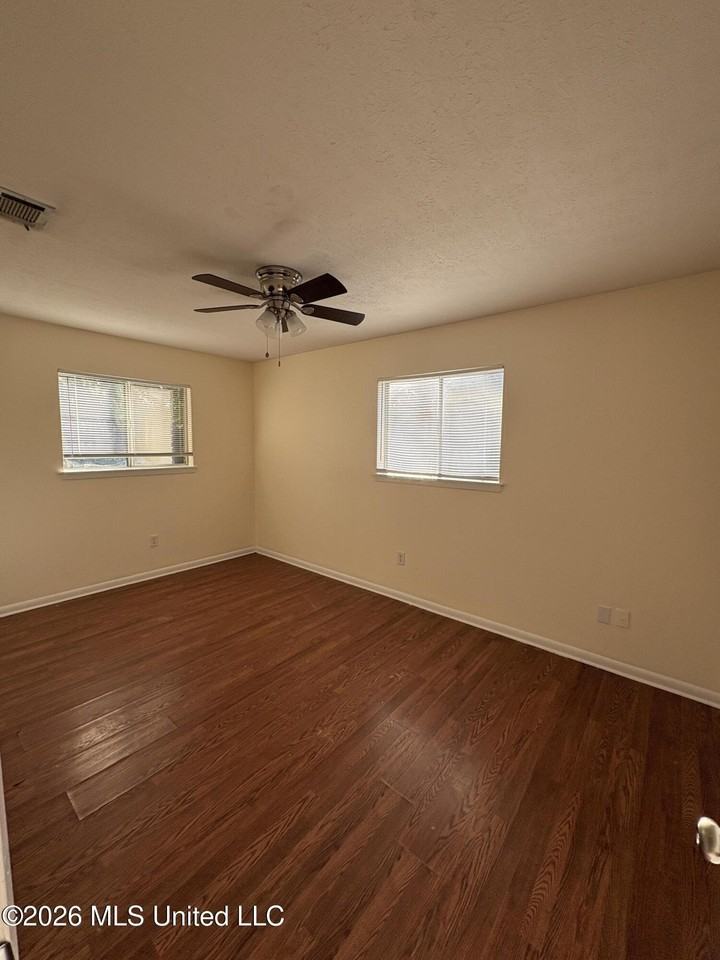 2619 Ridgeway Dr - Photo 7 of 17