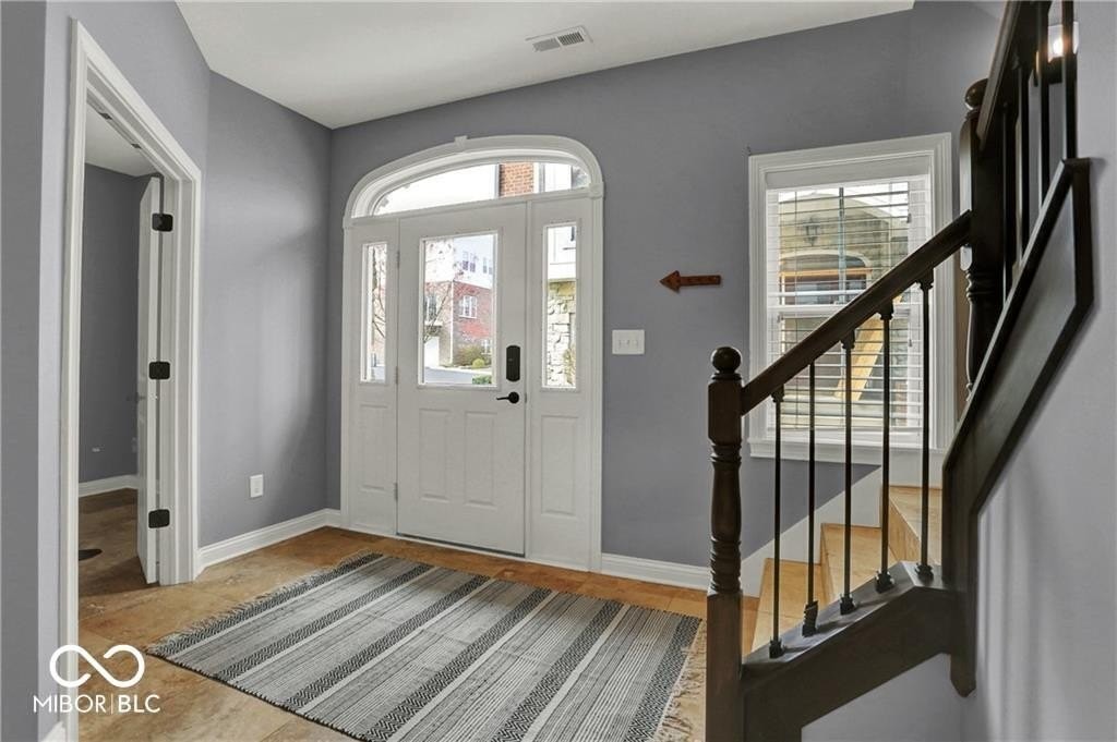 962 Brownstone Trce - Photo 2 of 18