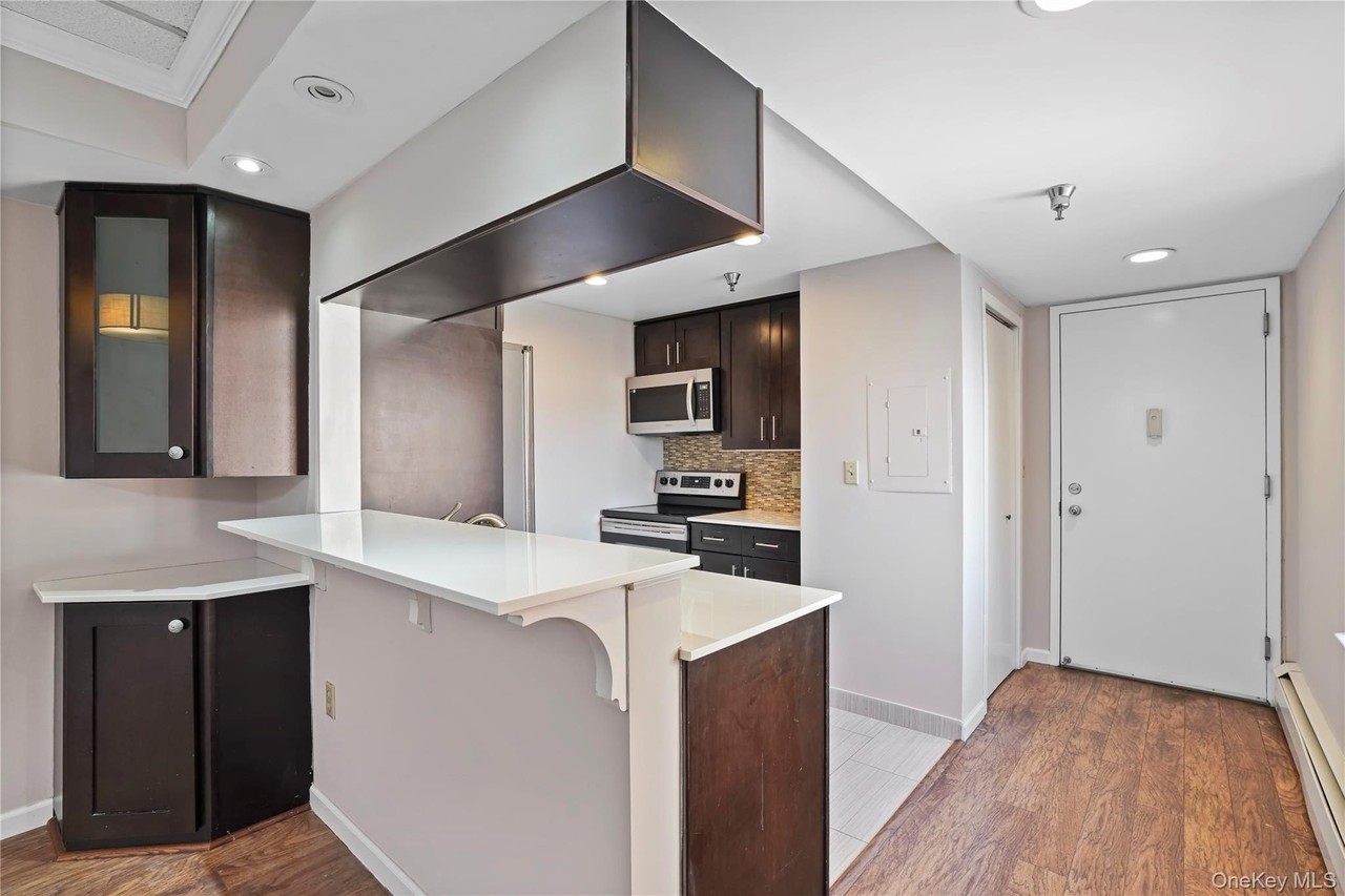 123 Mamaroneck Ave #215 - Photo 5 of 16