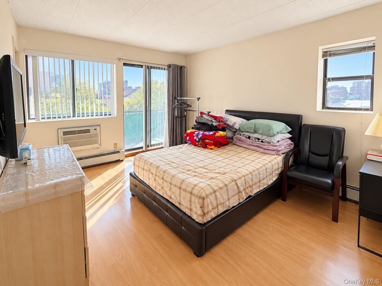 3445 Leavitt St #4B - Photo 5 of 11