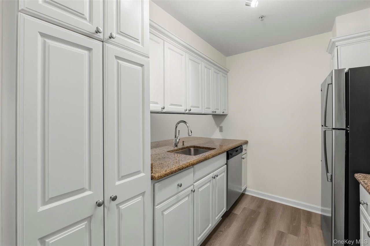 102 Sutton Dr - Photo 6 of 24