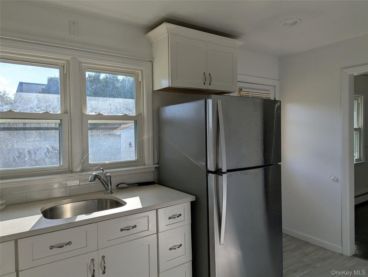 586 Little East Neck Rd - Photo 7 of 16