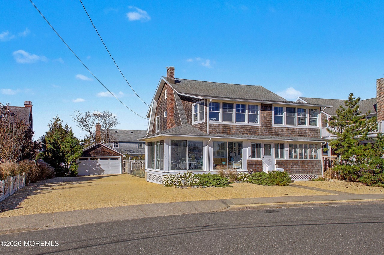 724 East Ave - Photo 4 of 23