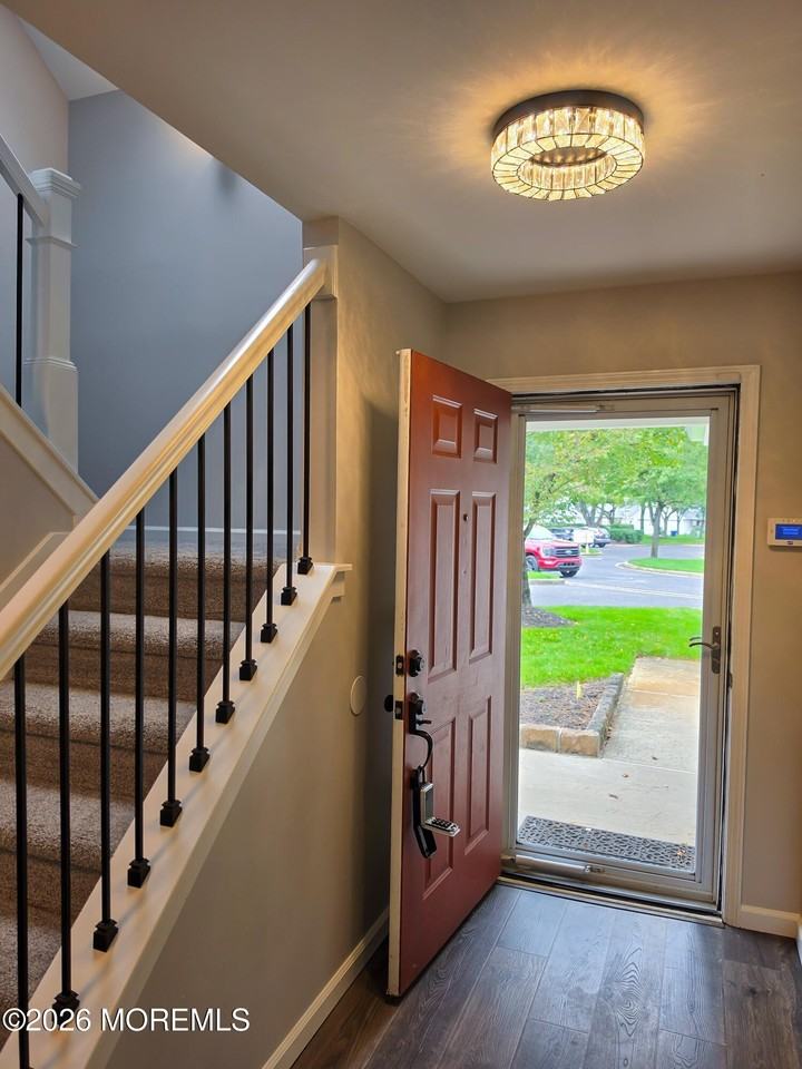 23 Commons Dr - Photo 5 of 50