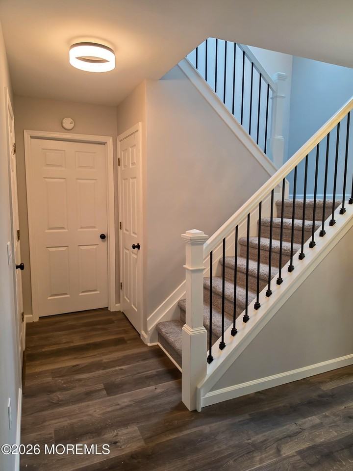 23 Commons Dr - Photo 6 of 50