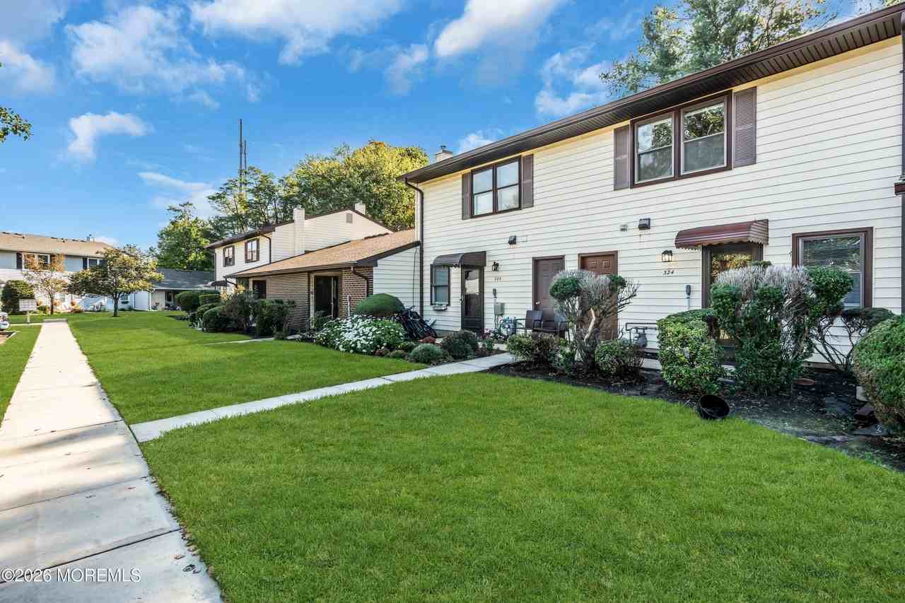 324 Crawford St - Photo 6 of 45