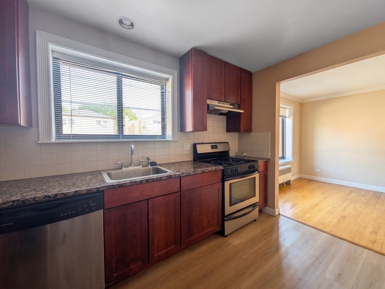 2704 W Lunt Ave #203 - Photo 3 of 12