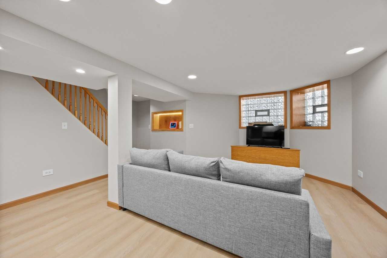 1419 W George St #G - Photo 3 of 13