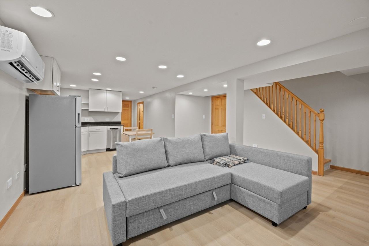 1419 W George St #G - Photo 4 of 13