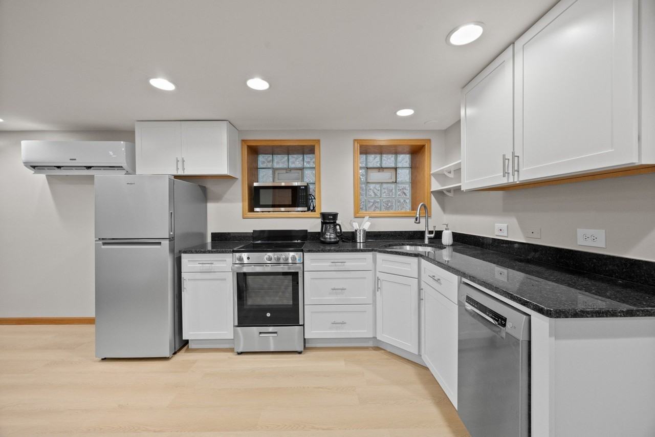1419 W George St #G - Photo 7 of 13