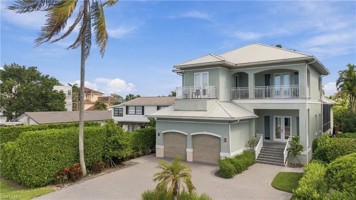 featured image of 9242 Vanderbilt Dr