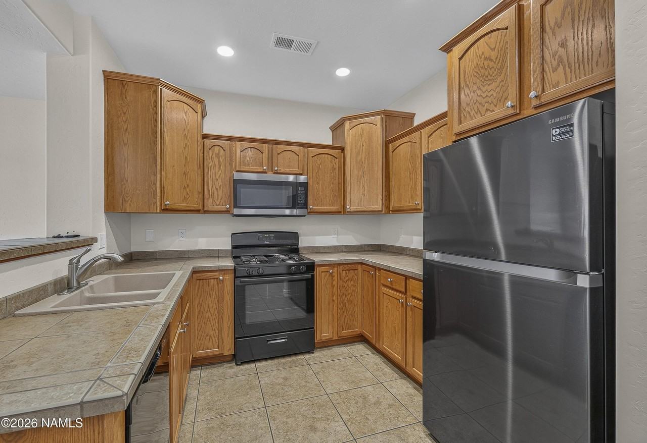 1519 E Payton Way - Photo 4 of 38