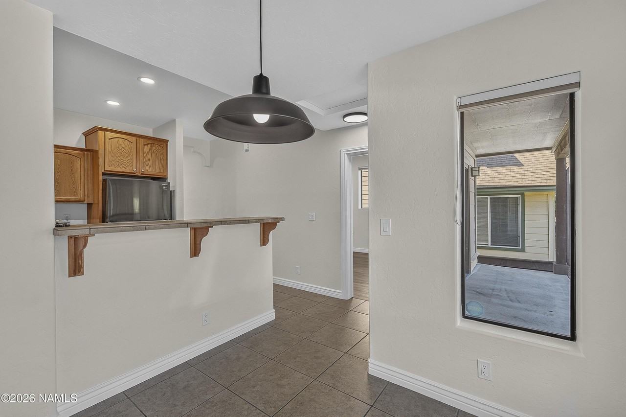 1519 E Payton Way - Photo 6 of 38
