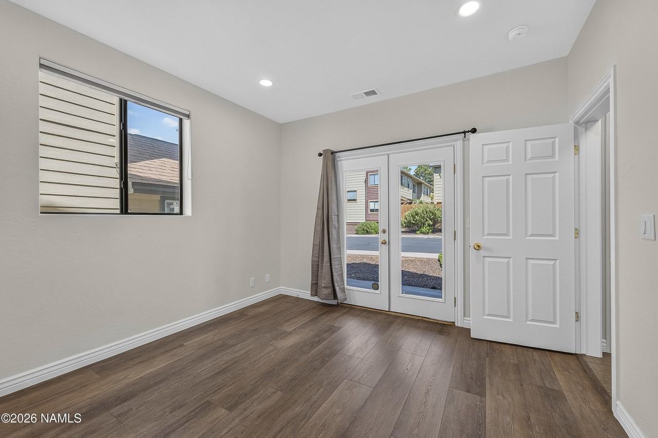 1519 E Payton Way - Photo 7 of 38