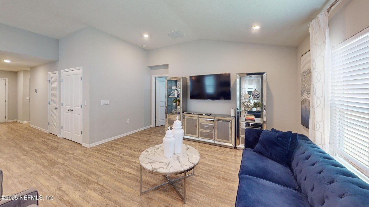 350 Hepburn Rd - Photo 4 of 17