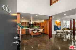 615 Hampton Dr #C102 - Photo 6 of 8