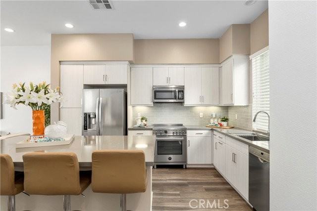 231 Elm Ave - Photo 5 of 8