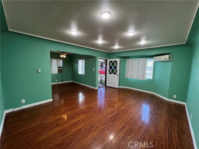 2205 W Victoria Ave - Photo 4 of 8