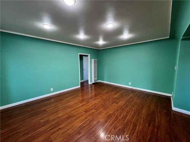 2205 W Victoria Ave - Photo 5 of 8