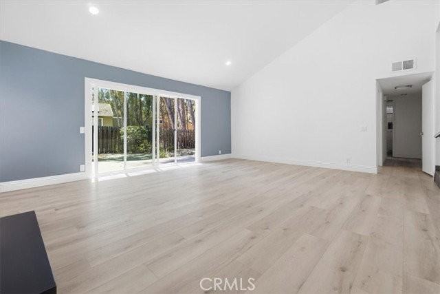 25045 Castlewood - Photo 3 of 8