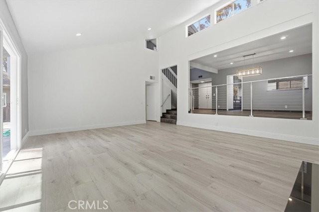 25045 Castlewood - Photo 4 of 8