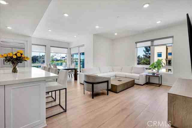1201 Rivington - Photo 2 of 8