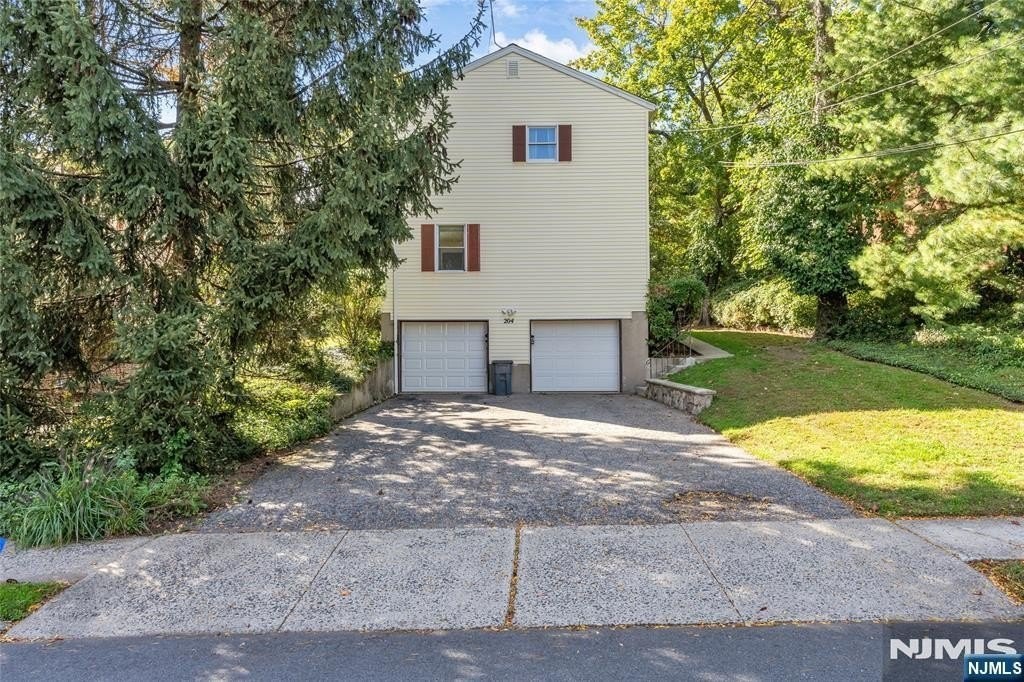 204 Union St - Photo 2 of 22