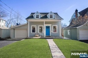 featured image of 206 8th St