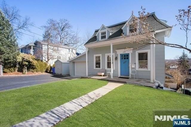206 8th St - Photo 2 of 22