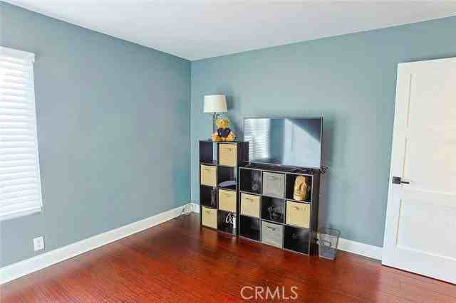 6915 E Shorecrest Dr - Photo 3 of 5