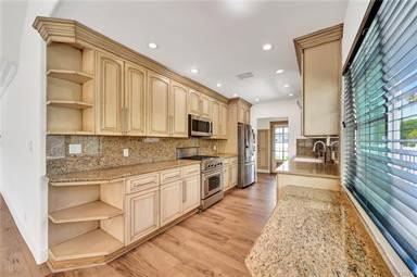 16707 Moorpark St - Photo 5 of 7