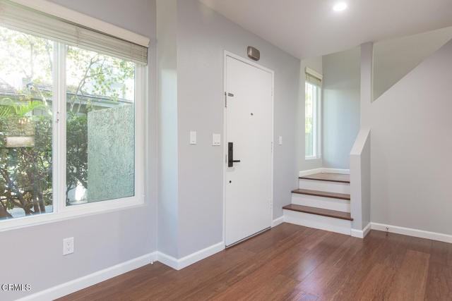 11818 Moorpark St #F - Photo 2 of 5