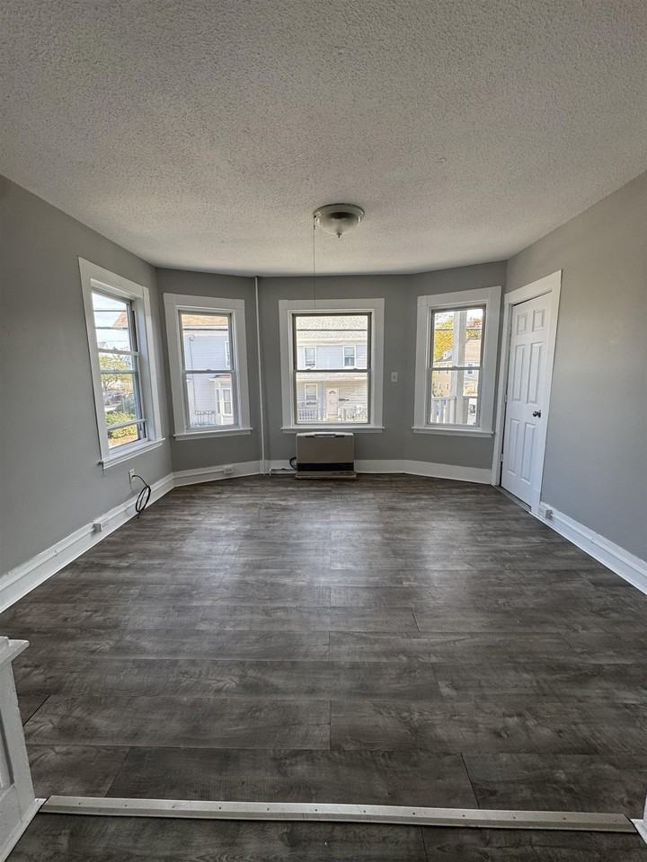 420 Maple St #4 - Photo 2 of 11
