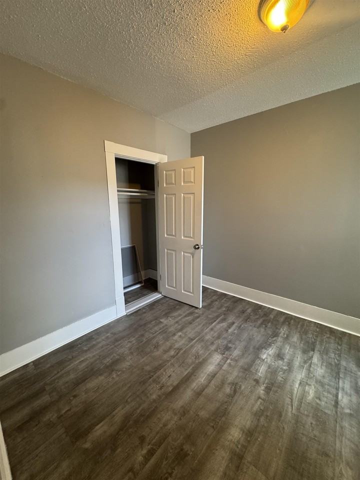 420 Maple St #4 - Photo 6 of 11